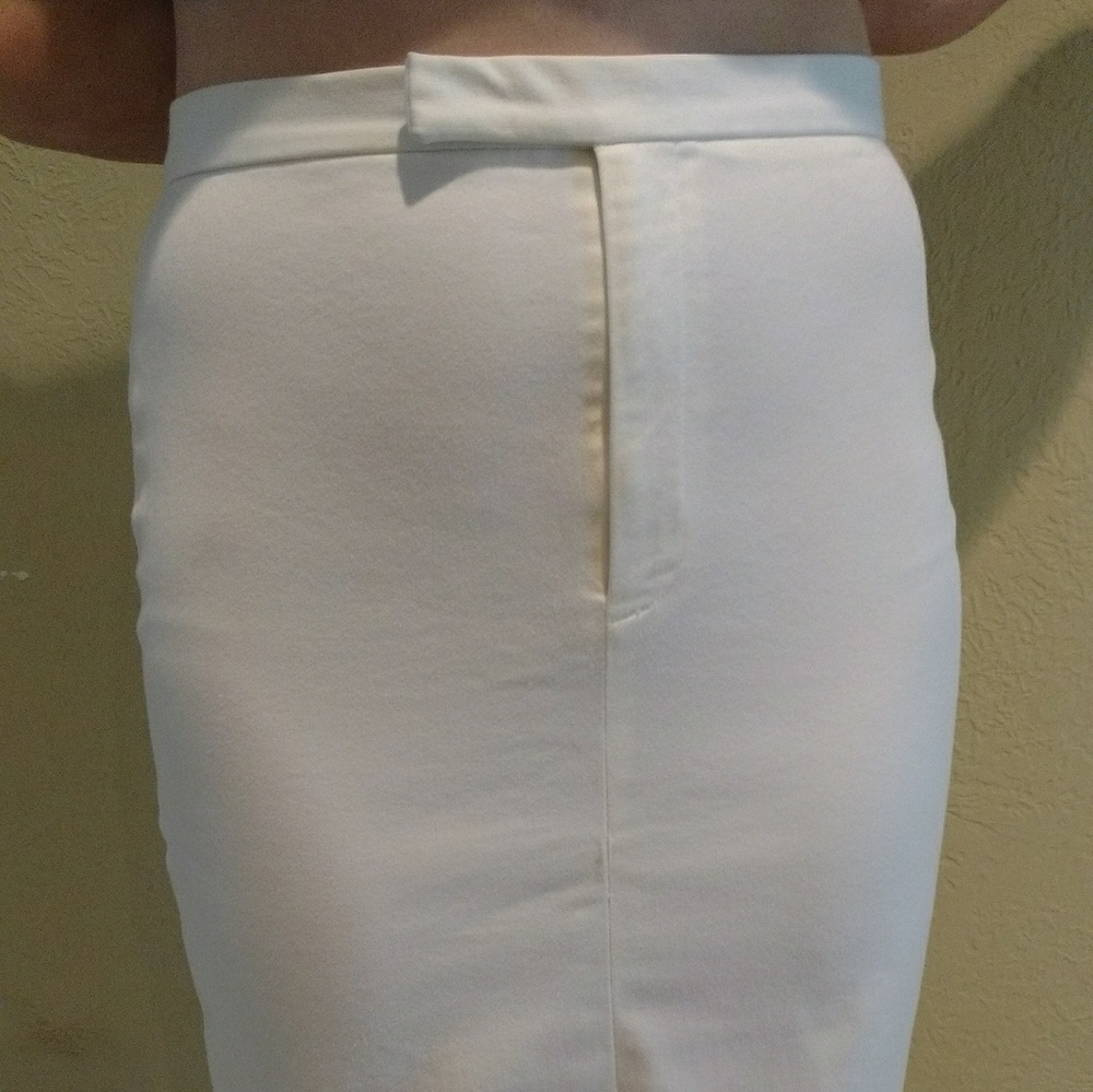 Form fitted skirt
